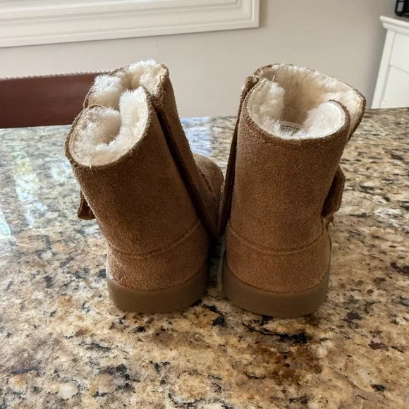 New UGG Keelan Toddler Suede Boots Size 04/05 - Picture 3 of 7